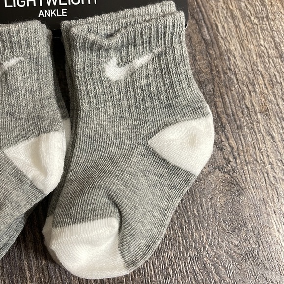 6 Baby socks - Picture 2 of 4